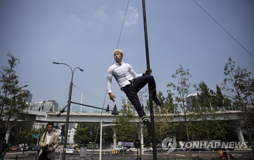 서울로7017을 무대삼아