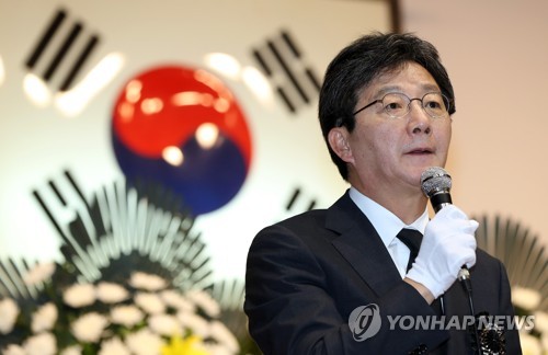 추모사하는 유승민