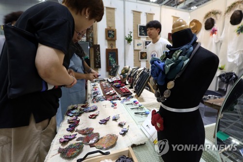 수공예품 다 모였네