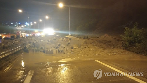영동고속도 인천방면 신갈JC 램프 토사로 통행불가