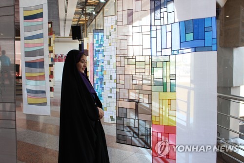 검은 차도르와 고운 한국 규방 공예