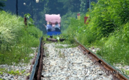 폭염에 달궈진 레일