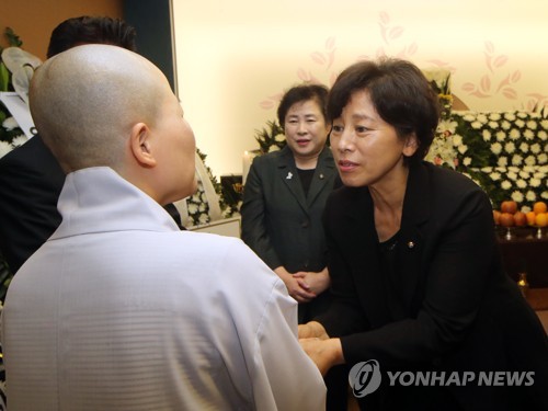나눔의 집 손 맞잡은 남인순 국회 여성가족위원장