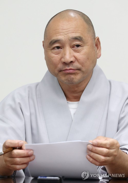 브리핑하는 세영스님