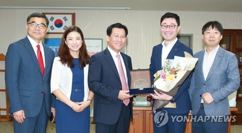 일산 동구청 감사패 받은 롯데 일산점