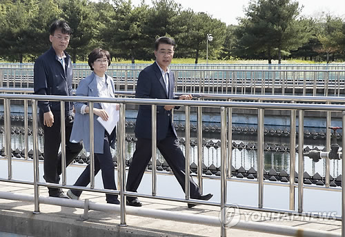 김은경 환경장관, 청주 정수장 현장 시찰