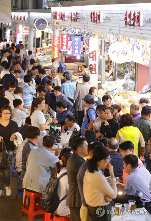모처럼 활기찾은 건어물 시장