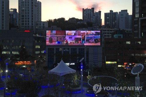 서울로에 등장한 미디어캔버스