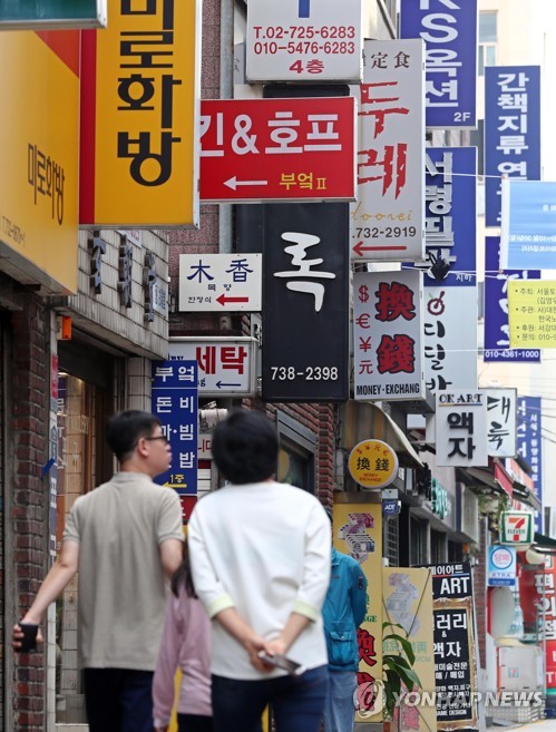 거리 가득 채운 한글 간판