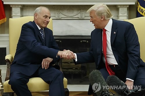 트럼프 켈리 비서실장 해고 주장은 가짜뉴스…퇴진설 일축