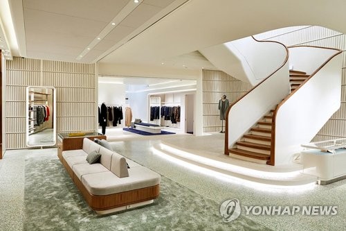 여성복 브랜드 구호 한남 플래그십스토어