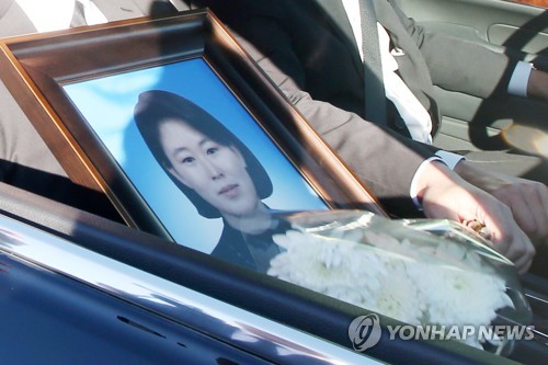 다음 세상엔 아들과 더 오래 함께 세월호 떠나는 이영숙씨