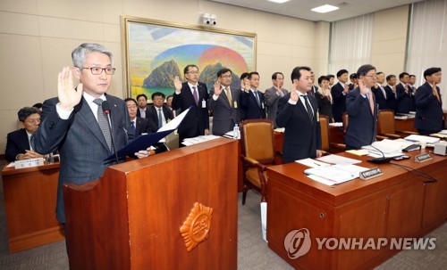 선서하는 한국자산관리공사 사장