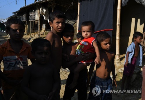 방글라, 급증하는 로힝야족 난민에 자발적 불임수술 도입검토