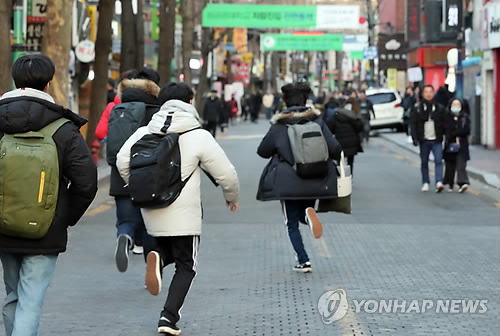 주요대학 논술시작…달려가는 수험생들