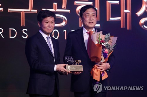 김정태 회장, 대한민국 축구공헌대상 수상