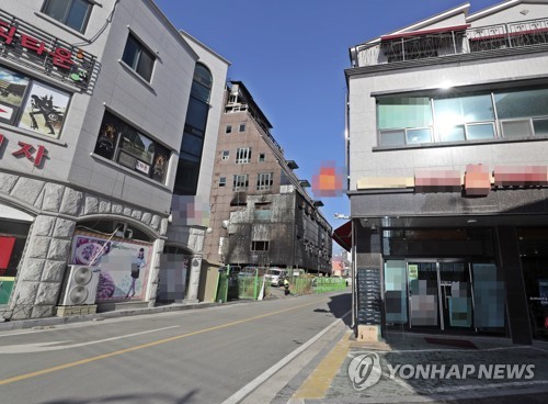 한산한 제천 화재 참사 인근 상가