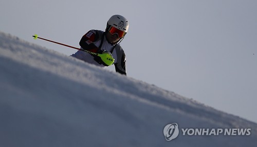 김동우가 나타났다.