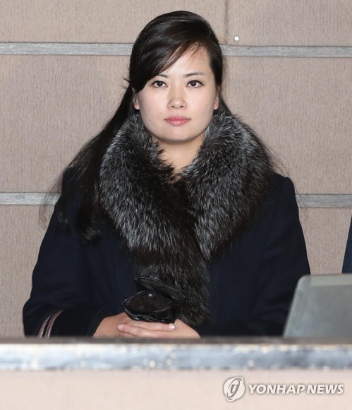 국립극장 내부 점검하는 현송월