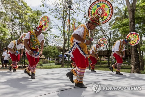 쿰브레 타힌 페스티벌