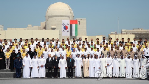 한국이 건설한 원전 앞에선 한-UAE 정상