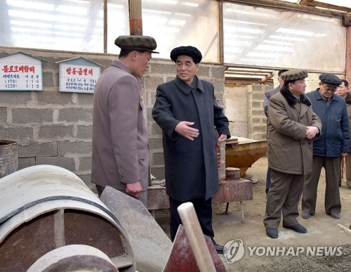 삼지연 건설현장 찾은 박봉주 내각총리