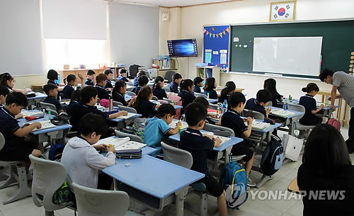 콩나물시루 같은 하노이 한국국제학교 교실