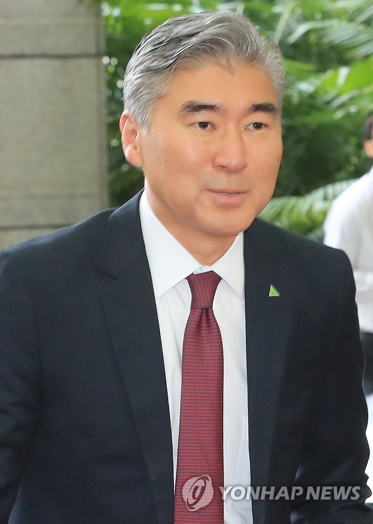 실무회담장 향하는 성김