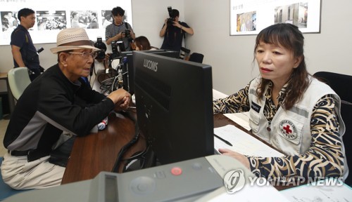 떨리는 이산가족…한적, 오늘 상봉 1차 후보자 컴퓨터 추첨