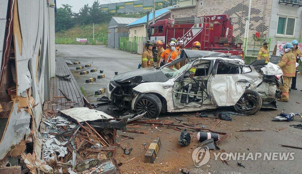 안성 승용차 사고 현장