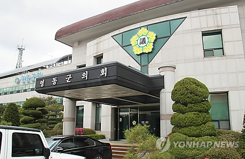 영동군의회 전반기 의장에 윤석진 의원 선출