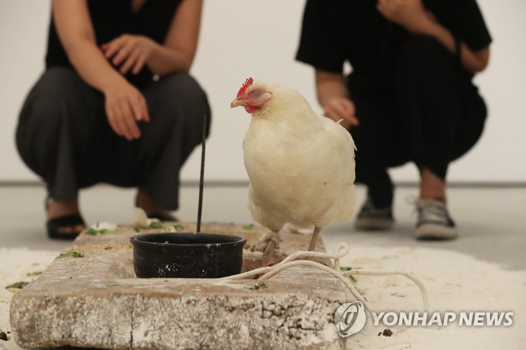 흔적만 남기고 떠날 닭