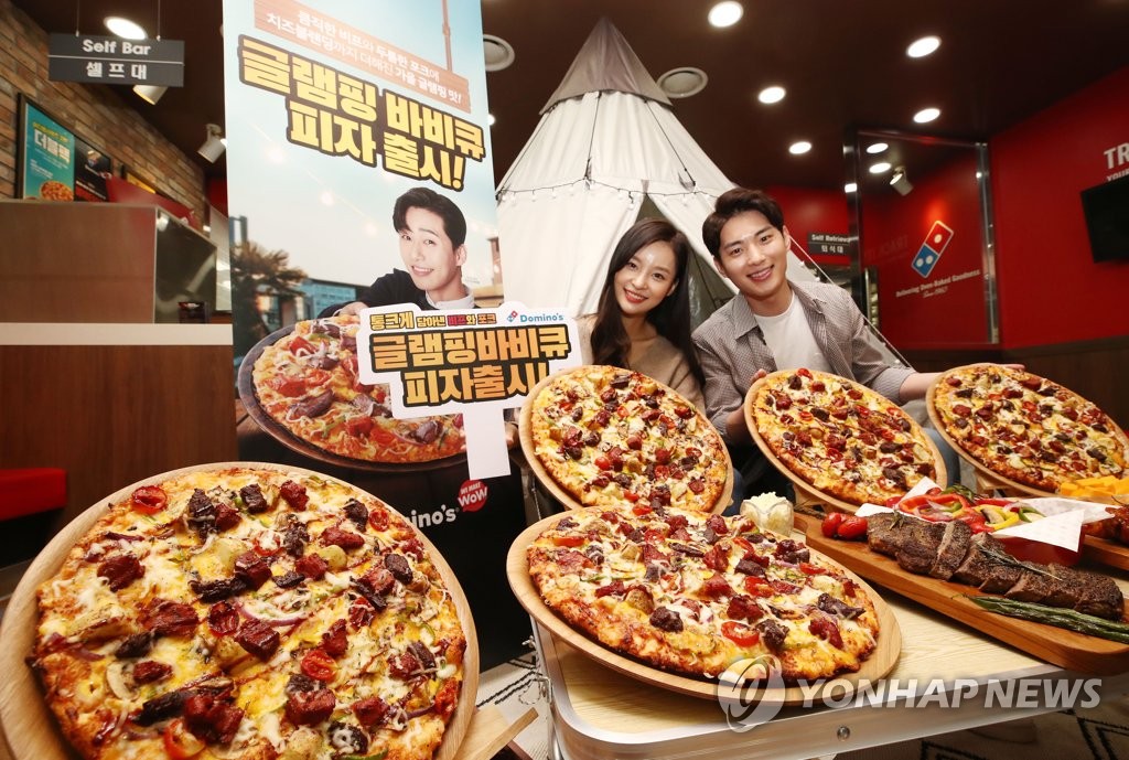 큼직한 고기와 진한 치즈맛의 글램핑 바비큐 피자 출시