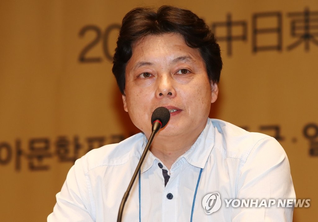 문학포럼서 발제하는 전성태
