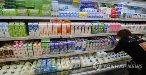 우윳값 오르고 또 오르고…카페 음료 줄인상으로 이어지나