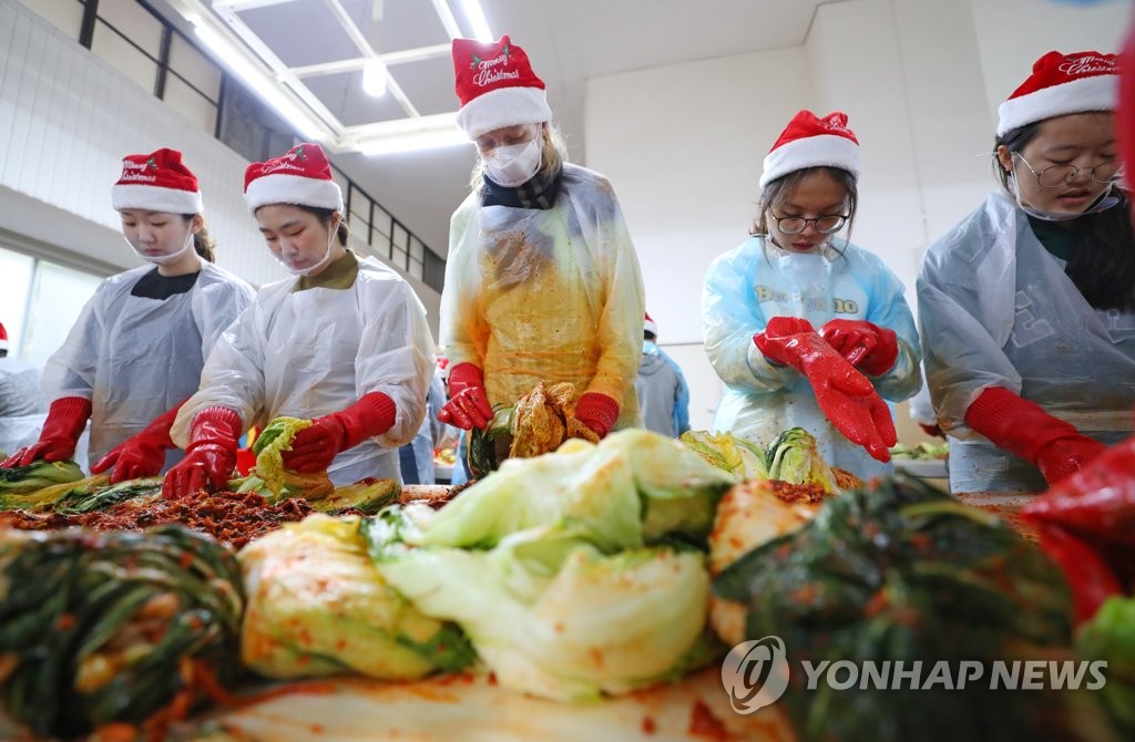 유학생들도 함께하는 사랑의 김장나누기 행사