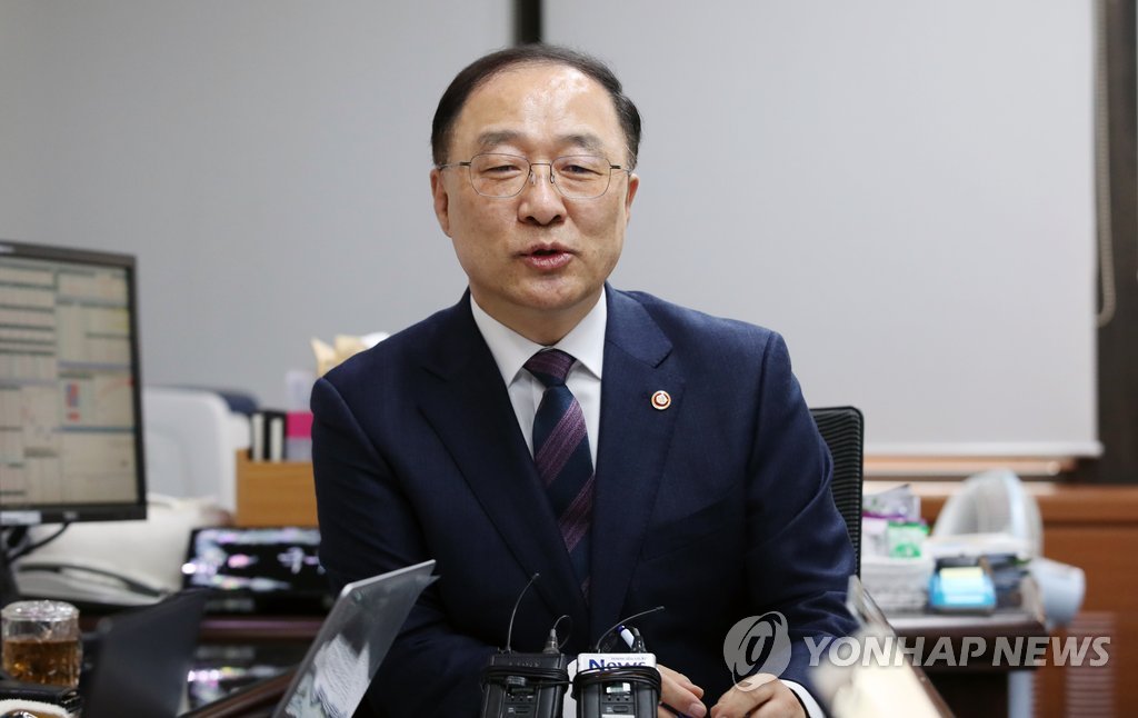 경제부총리 내정된 홍남기 국무조정실장