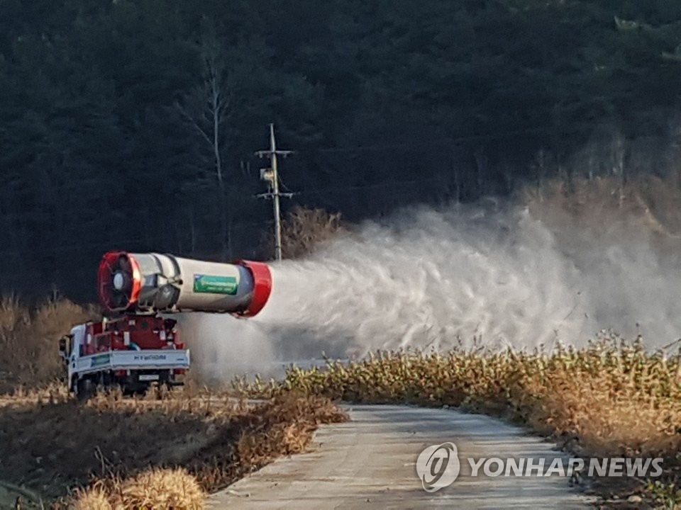 곡성군 AI 방역에 광역방제기 동원