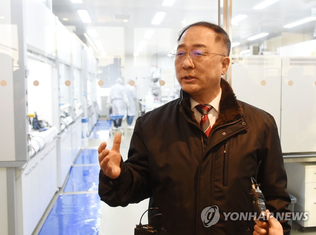 바이오·헬스 기업 현장 찾은 홍남기 부총리