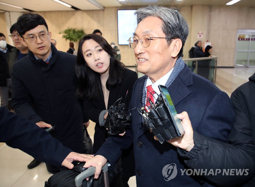 대통령 비서실장 내정된 노영민 주중국대사 귀국