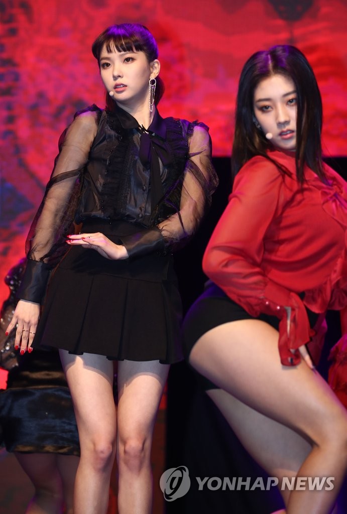 씨엘씨 강렬한 레드 앤 블랙