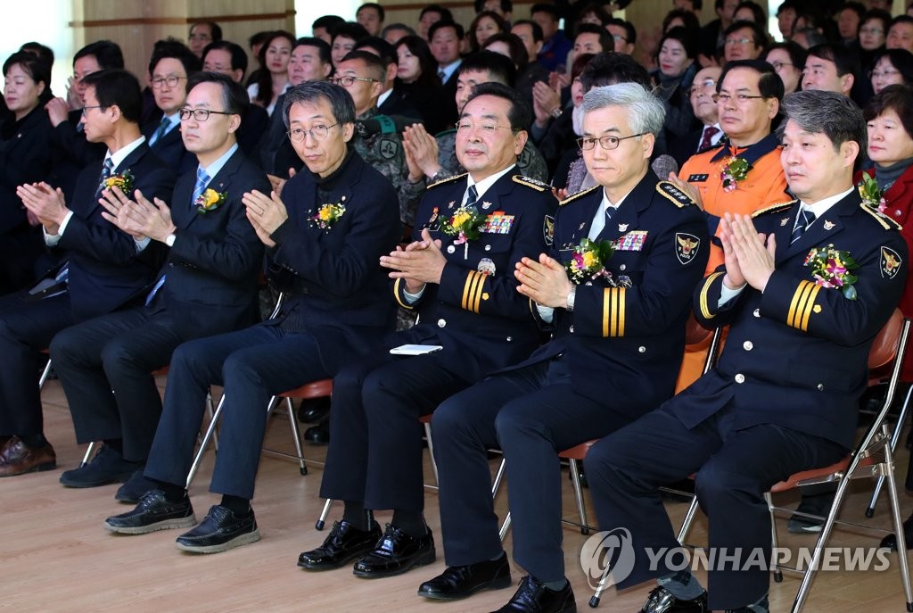 금천경찰서 준공 박수