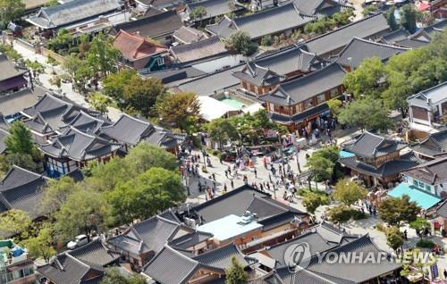식지 않는 인기…전주 한옥마을 관광객 3년 연속 1천만명 돌파