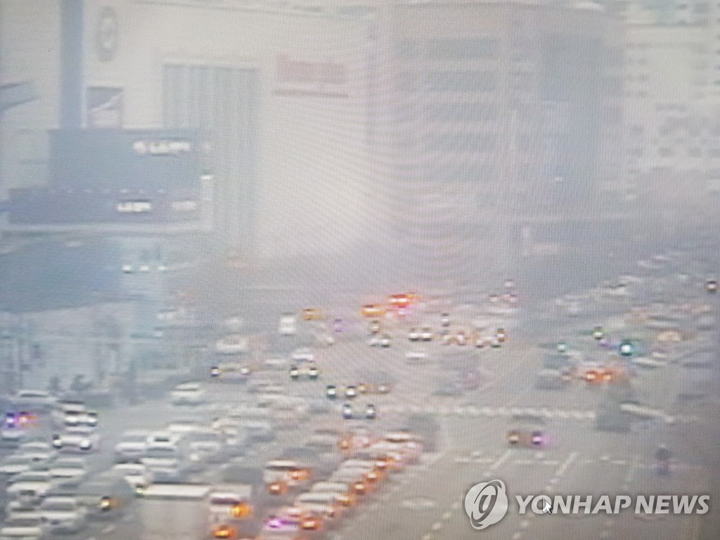 부산 홈플러스 화재로 일대 연기 자욱