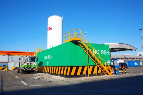 부산항 미세먼지 저감 투자 신항에 집중…홀대받는 북항 노동자