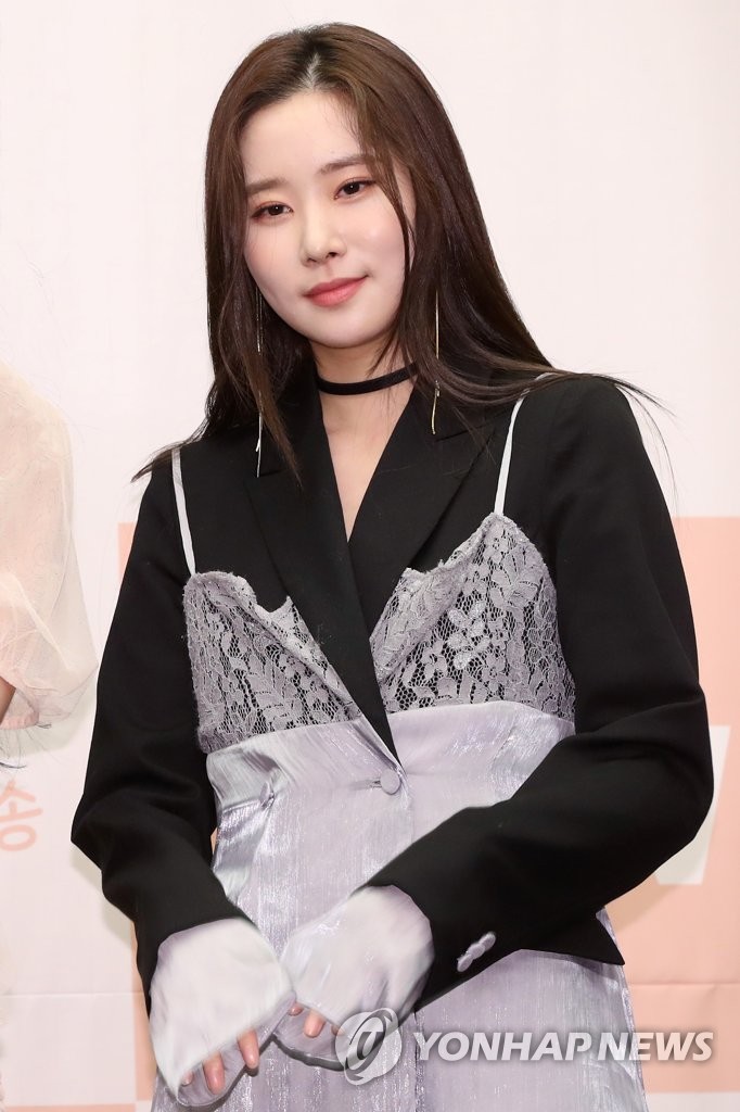 차희, 단아한 미소