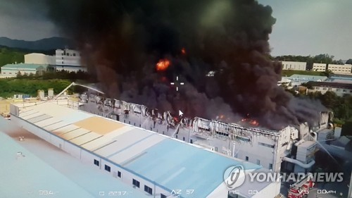 안성 동성화인텍 3공장 화재…공장 1개동 전소(종합)
