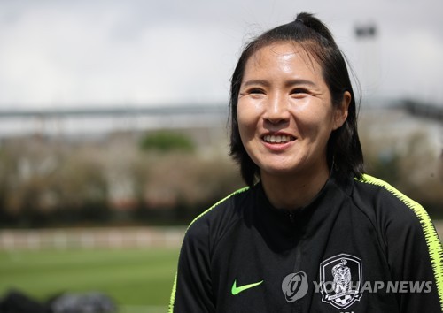 [여자월드컵] 딸 걱정은 잠시 접어두고…엄마 대표 황보람이 뛴다