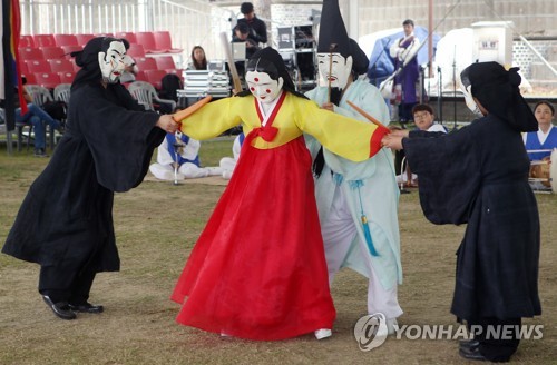 [#꿀잼여행] 강원권: 흥겨운 놀이판에 어깨가 들썩…천년 축제 강릉단오제