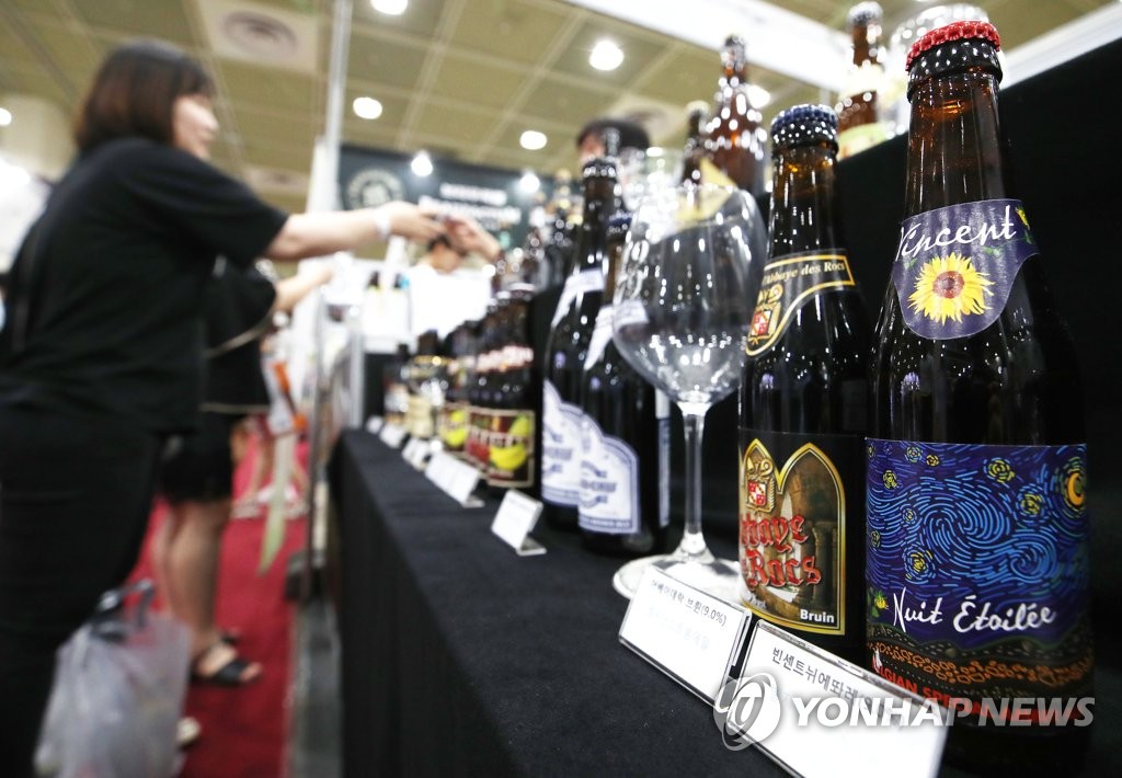 별이 빛나는 밤에 그려진 맥주병